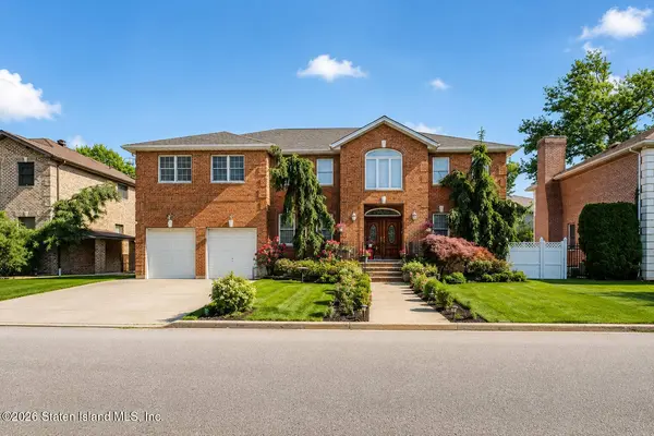 20 Spruce CT, Staten Island, NY 10307