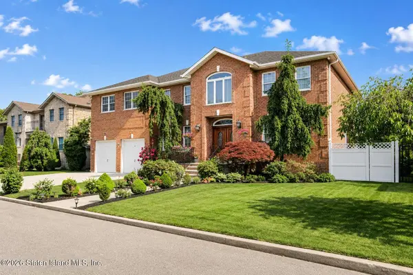 20 Spruce CT, Staten Island, NY 10307