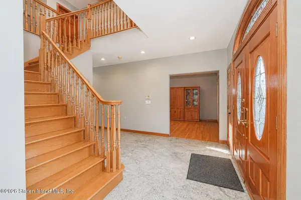 20 Spruce CT, Staten Island, NY 10307