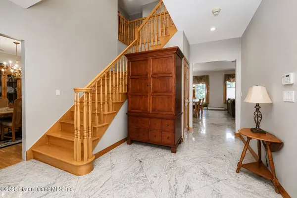 20 Spruce CT, Staten Island, NY 10307