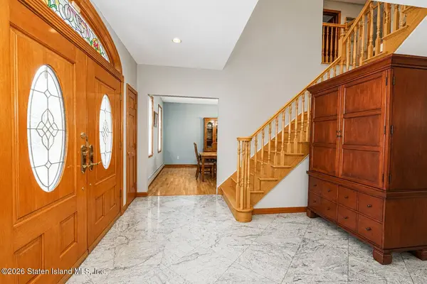 20 Spruce CT, Staten Island, NY 10307
