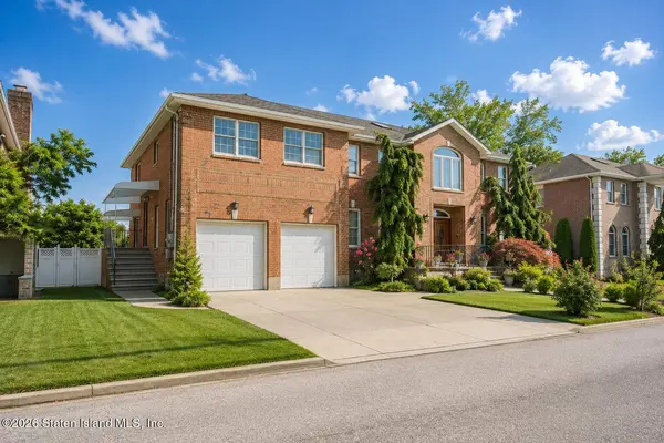 20 Spruce CT, Staten Island, NY 10307