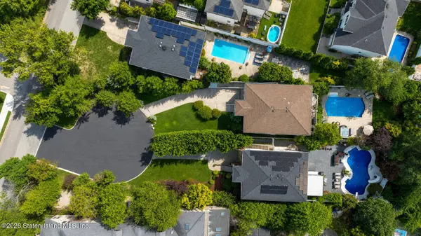 20 Emily CT, Staten Island, NY 10307
