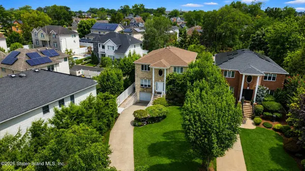 20 Emily CT, Staten Island, NY 10307