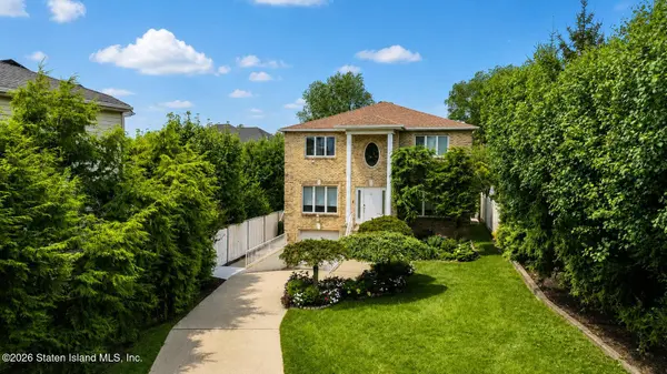 20 Emily CT, Staten Island, NY 10307