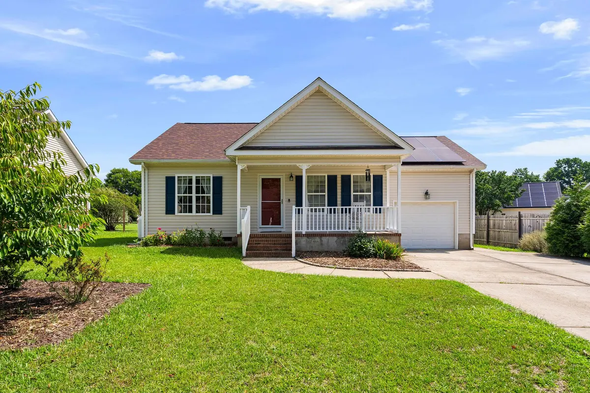 211 Courtland Dr, Angier, NC 27501-6673
