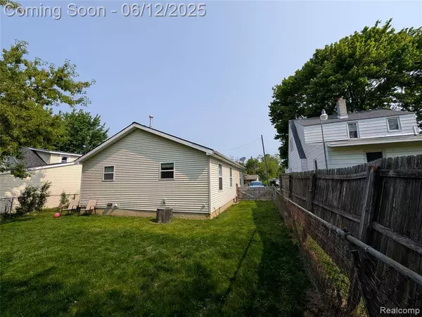 3070 Strong Heights, Grand Blanc, MI 48507