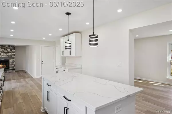 5614 BAYSWATER Road, West Bloomfield Twp, MI 48322