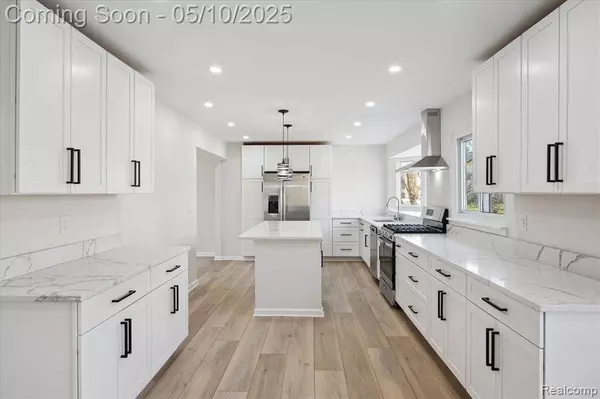 5614 BAYSWATER Road, West Bloomfield Twp, MI 48322