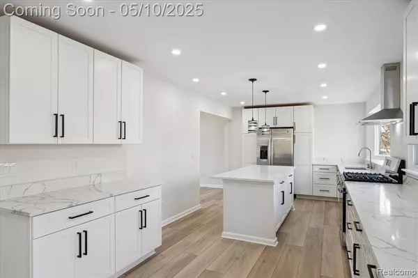 5614 BAYSWATER Road, West Bloomfield Twp, MI 48322