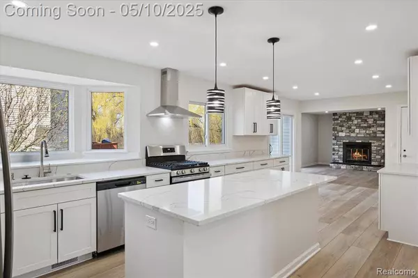 5614 BAYSWATER Road, West Bloomfield Twp, MI 48322