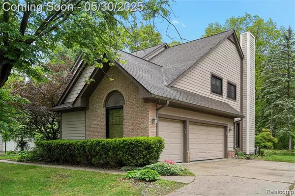 2640 Water Oaks Drive, West Bloomfield Twp, MI 48324