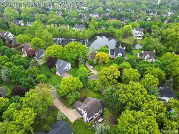 2640 Water Oaks Drive, West Bloomfield Twp, MI 48324