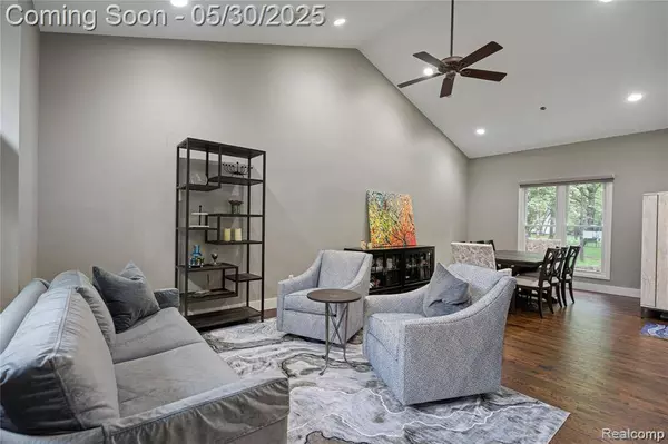 2640 Water Oaks Drive, West Bloomfield Twp, MI 48324