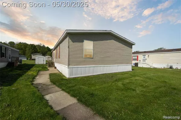 29 Fox Hound Court, Grand Blanc, MI 48439