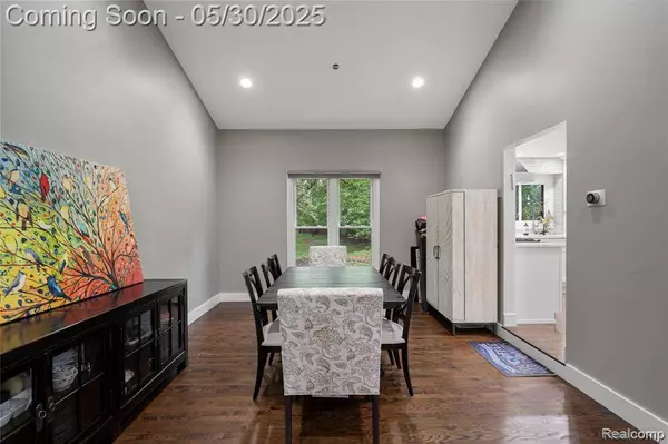 2640 Water Oaks Drive, West Bloomfield Twp, MI 48324