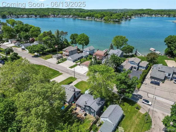 6615 Hatchery Road, Waterford Twp, MI 48327