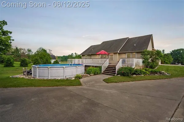 7467 Oceola Farms Court, Howell, MI 48855