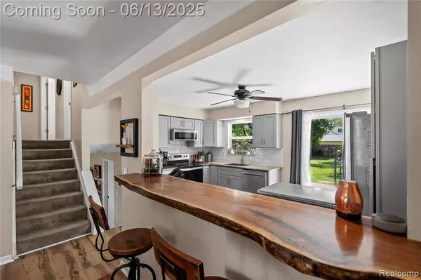 6615 Hatchery Road, Waterford Twp, MI 48327