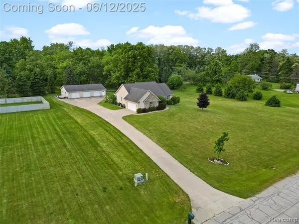 7467 Oceola Farms Court, Howell, MI 48855