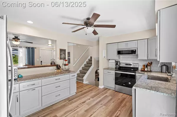 6615 Hatchery Road, Waterford Twp, MI 48327