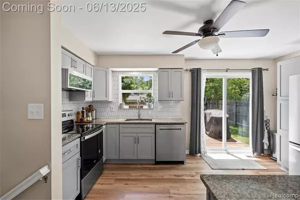 6615 Hatchery Road, Waterford Twp, MI 48327