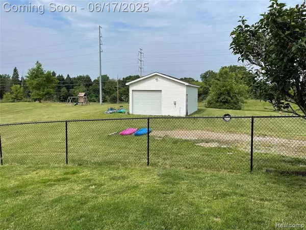 2520 Chilson Meadows Lane, Howell, MI 48843