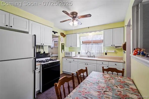 4030 Letart Avenue, Waterford Twp, MI 48329