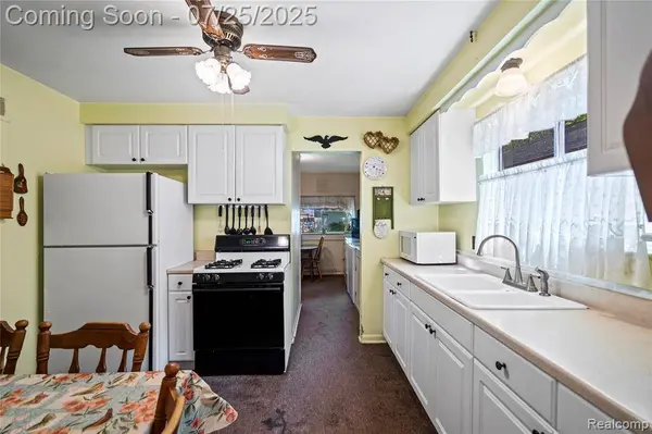 4030 Letart Avenue, Waterford Twp, MI 48329
