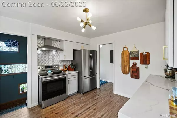 28706 Jacquelyn Drive, Livonia, MI 48154