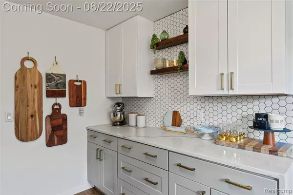 28706 Jacquelyn Drive, Livonia, MI 48154