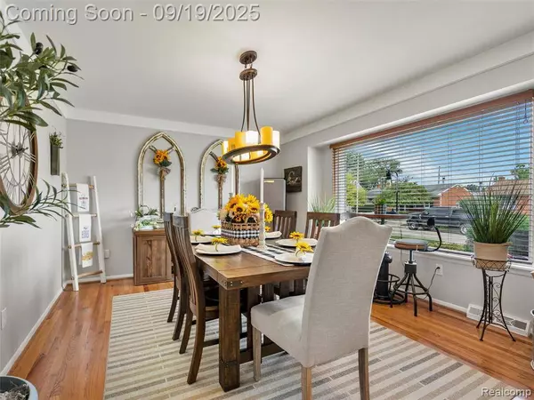 7721 Carrousel Boulevard, Westland, MI 48185