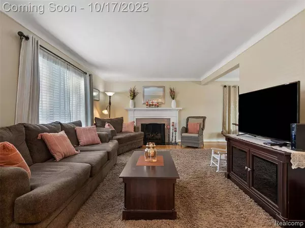 1730 Bournemouth Road, Grosse Pointe Woods, MI 48236