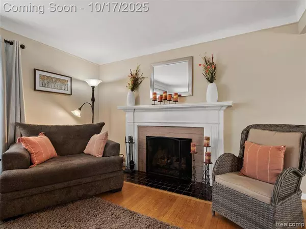 1730 Bournemouth Road, Grosse Pointe Woods, MI 48236