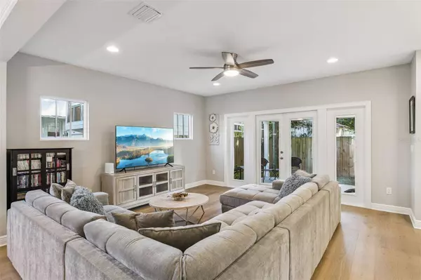 210 HIBISCUS CT, Orlando, FL 32801