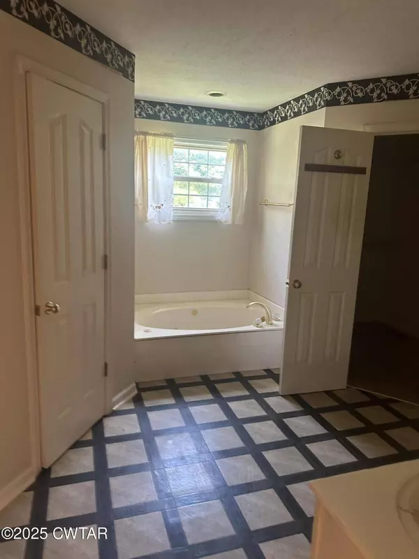 347 Maddox DR, Jackson, TN 38305