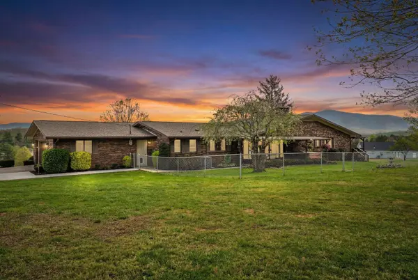 1279 Green Acres DR, Newport, TN 37821