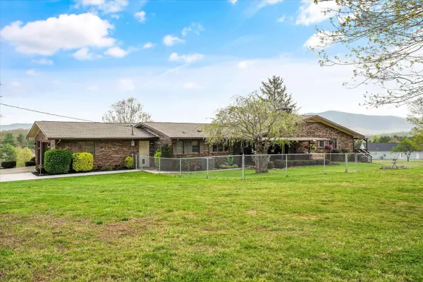 1279 Green Acres DR, Newport, TN 37821