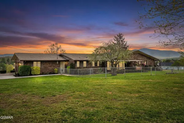 1279 Green Acres DR, Newport, TN 37821