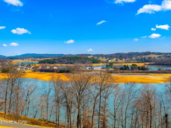 2480 Starboard Crest Rd, Morristown, TN 37814