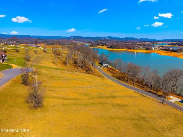 2480 Starboard Crest Rd, Morristown, TN 37814