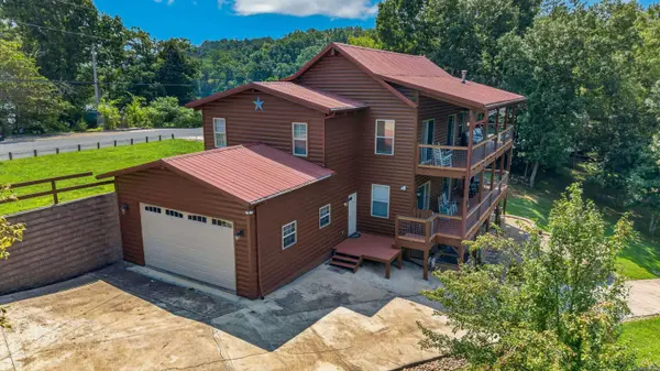 1573 Topaz LN, Dandridge, TN 37725