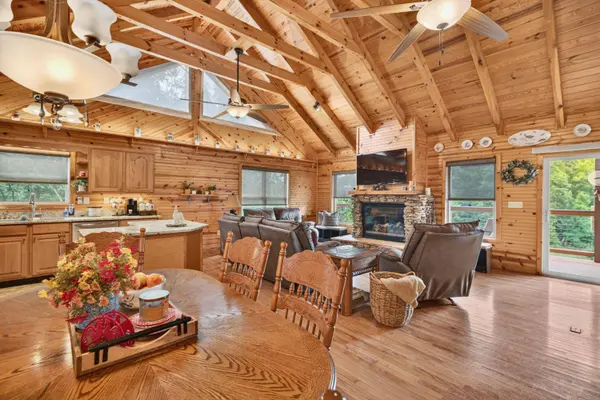 1573 Topaz LN, Dandridge, TN 37725
