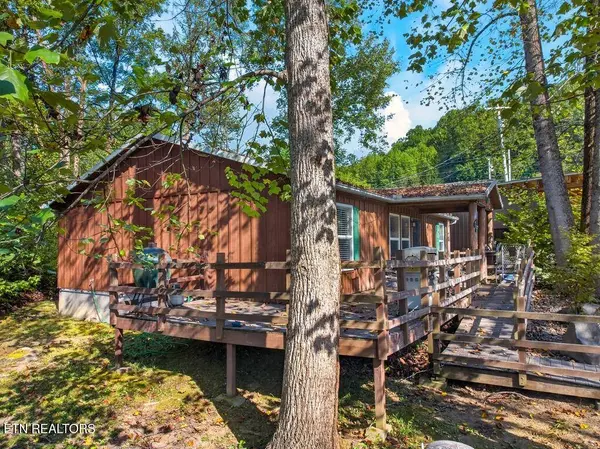 4921 Hooper Hwy, Cosby, TN 37722