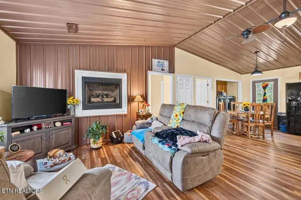 4921 Hooper Hwy, Cosby, TN 37722