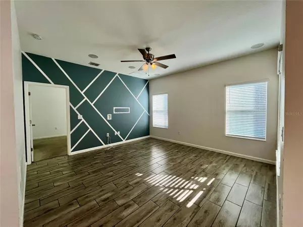 421 DISA DR., Davenport, FL 33837