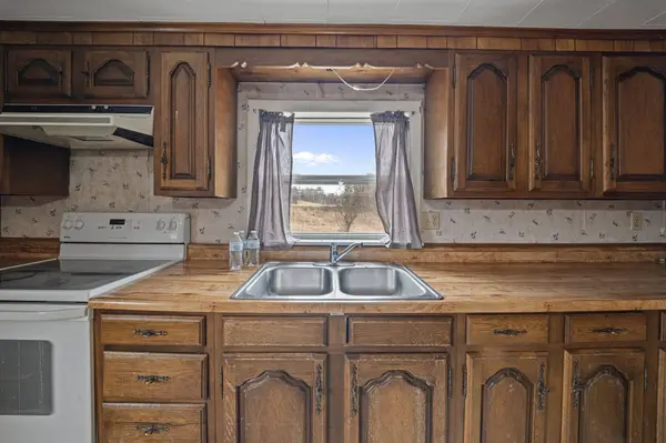 913 B RD, Ludlow, ME 04730