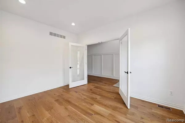 50536 Cottonwood Ct, Plymouth Twp, MI 48170