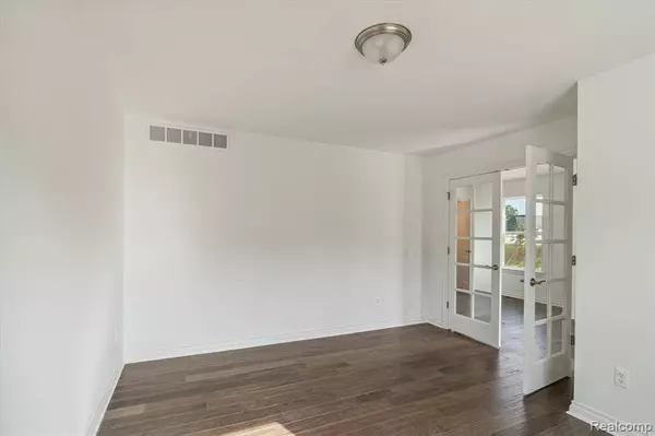 26926 Celtic Drive, Flat Rock, MI 48134