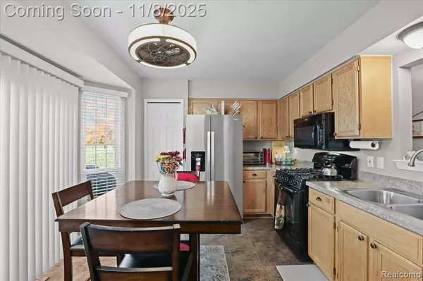 43576 Yorkville Drive 27, Canton Twp, MI 48188